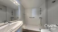 Bathroom of Flat for sale in L'Escala  with Air Conditioner, Heating and Balcony