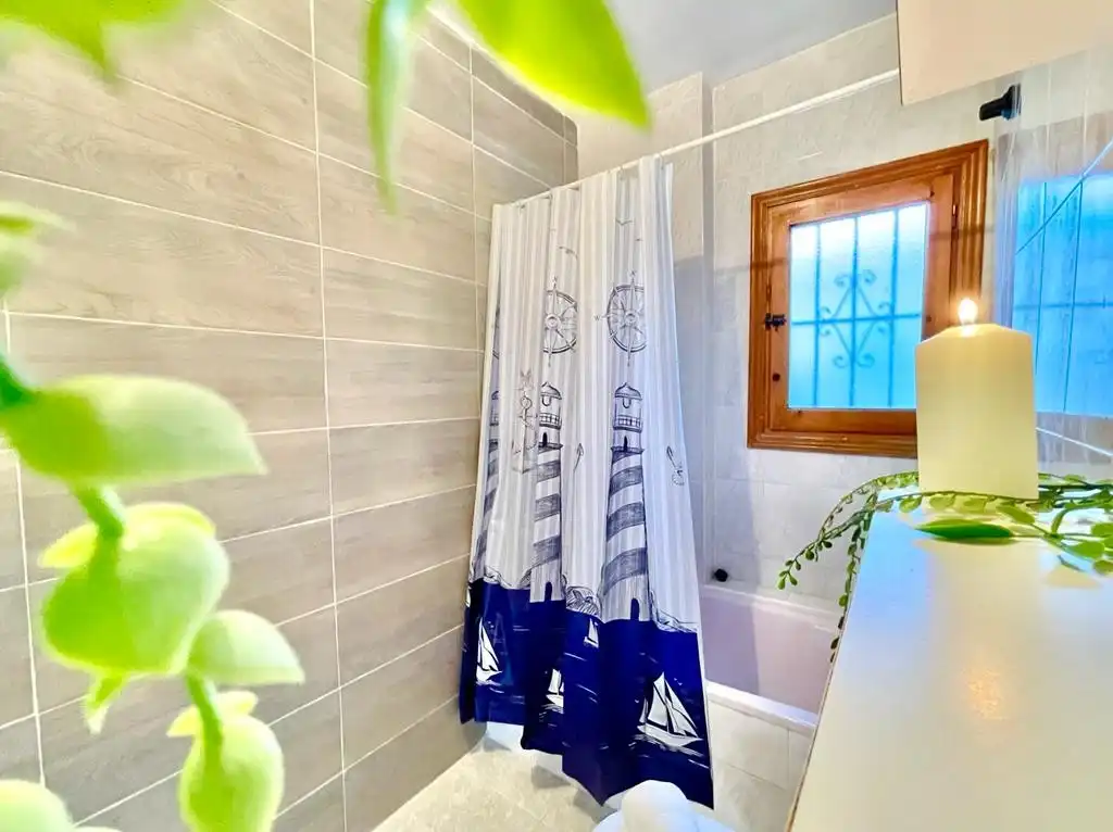 Bany de Casa o xalet en venda en San Pedro del Pinatar amb Aire condicionat, Jardí privat i Terrassa