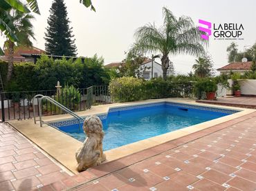 Xalet amb piscina en venda a Calle Oloroso