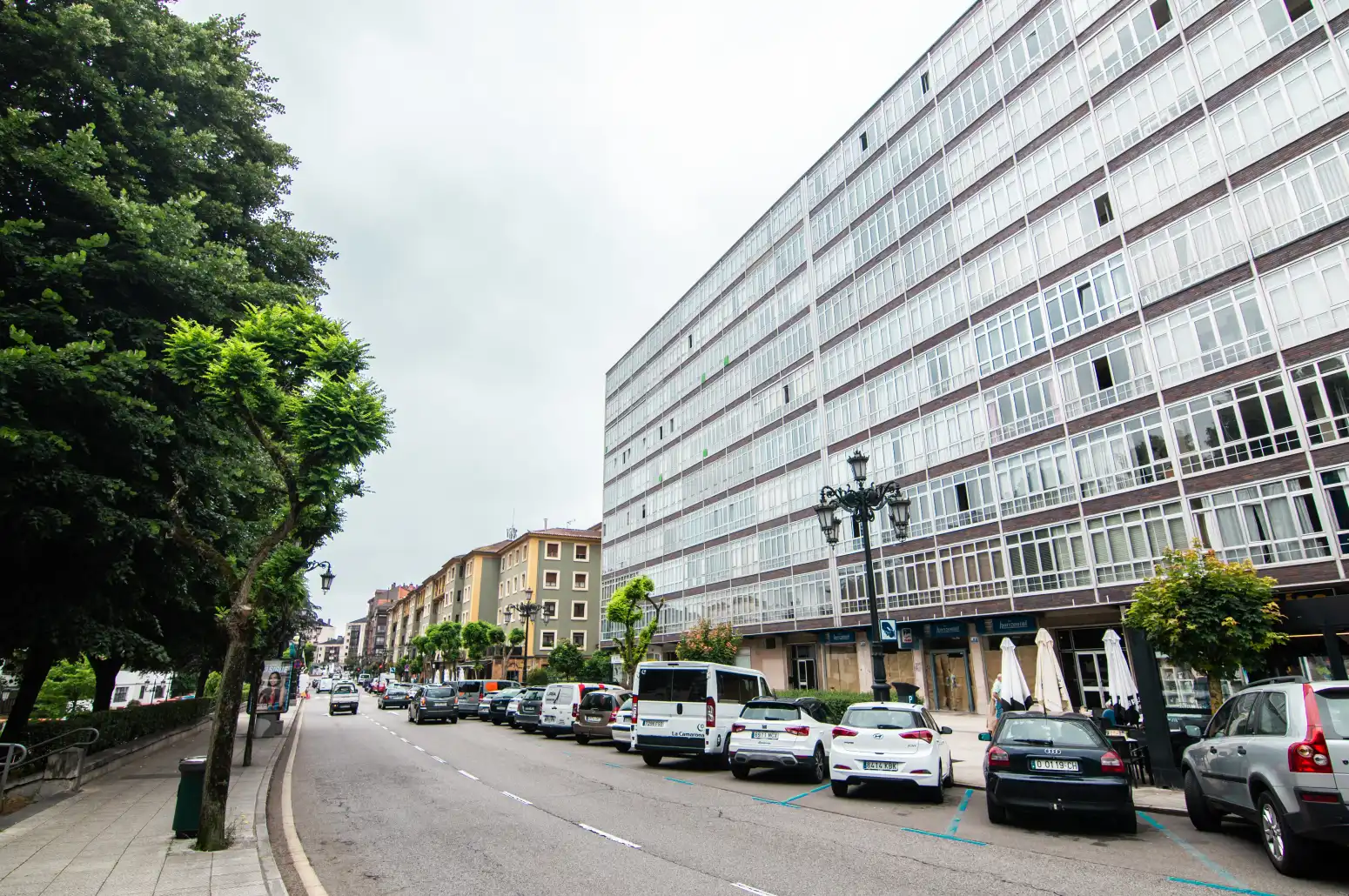 Vista exterior de Piso en venta en Oviedo  con Calefacción y Parquet