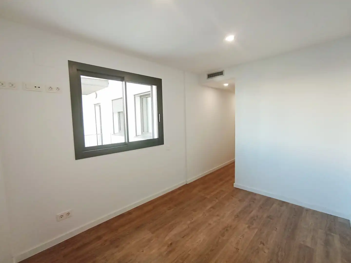 Bedroom of Flat for rent in Terrassa  with Air Conditioner and Heating