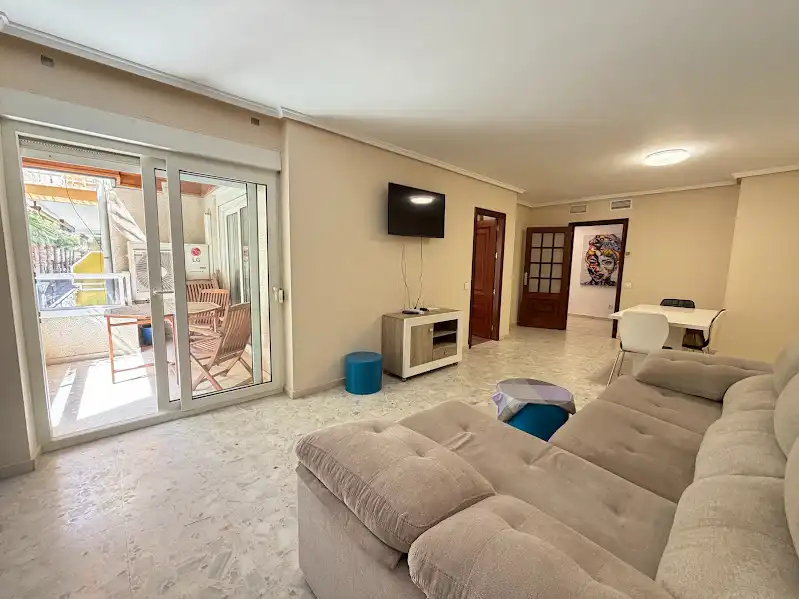 Sala de estar de Piso en venta en Torrevieja con Terraza, Amueblado y TV