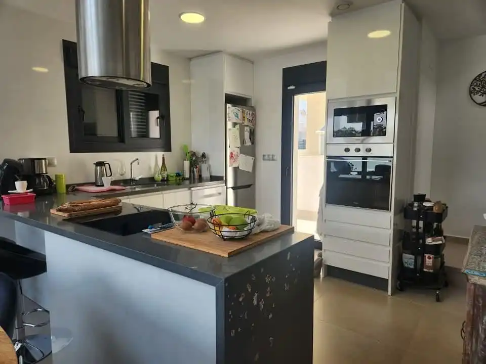 Cuina de Casa o xalet en venda en Daya Vieja amb Jardí privat, Piscina i Moblat