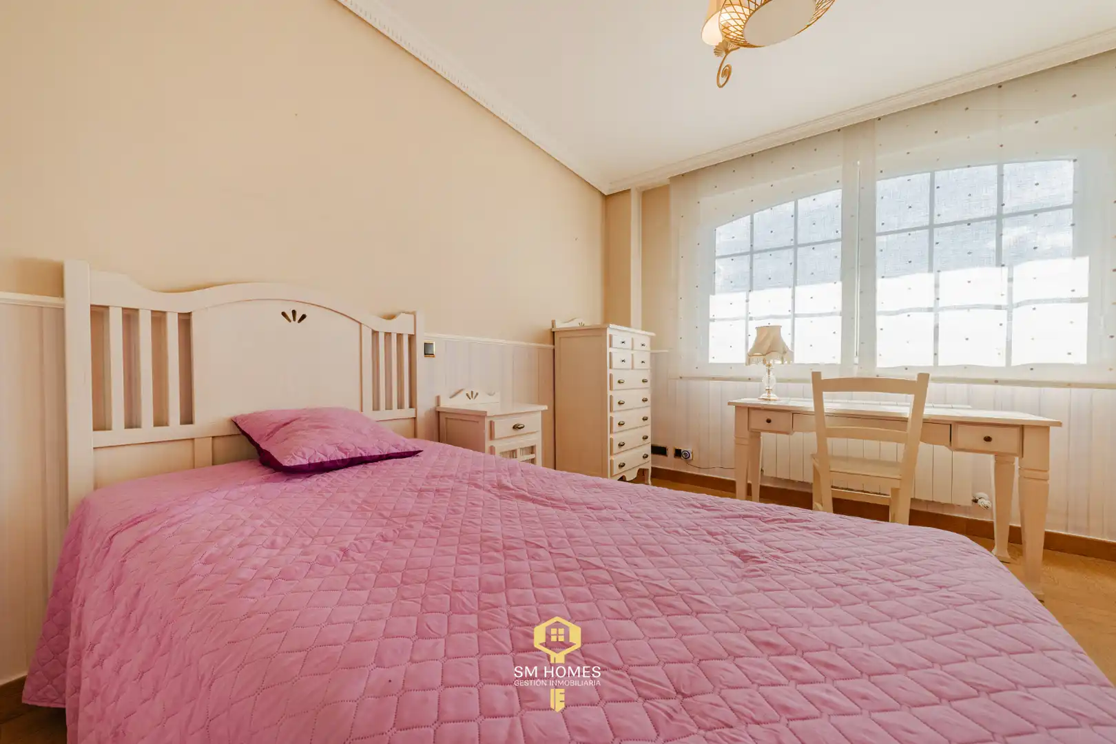 Habitación de Casa adosada en venta en Coslada con Calefacción, Jardín privado y Terraza