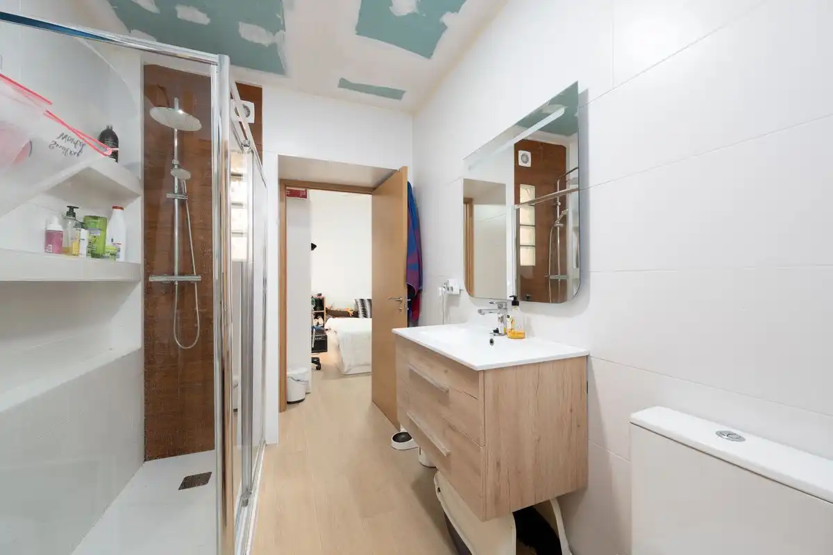 Badezimmer von Einfamilien-Reihenhaus zum Verkauf in Mutxamel mit Klimaanlage, Heizung und Terrasse