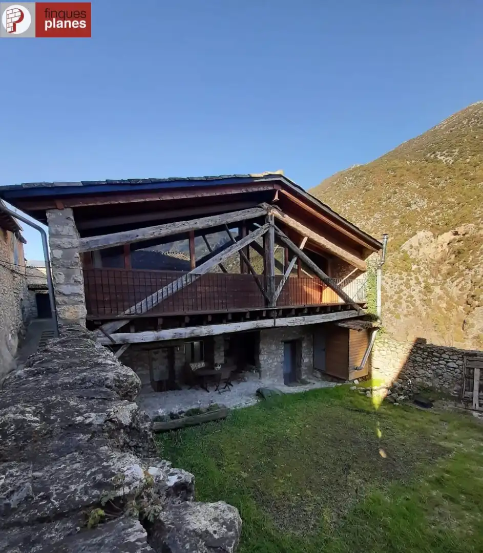 Vista exterior de Casa o chalet en venta en Cabó con Calefacción y Jardín privado
