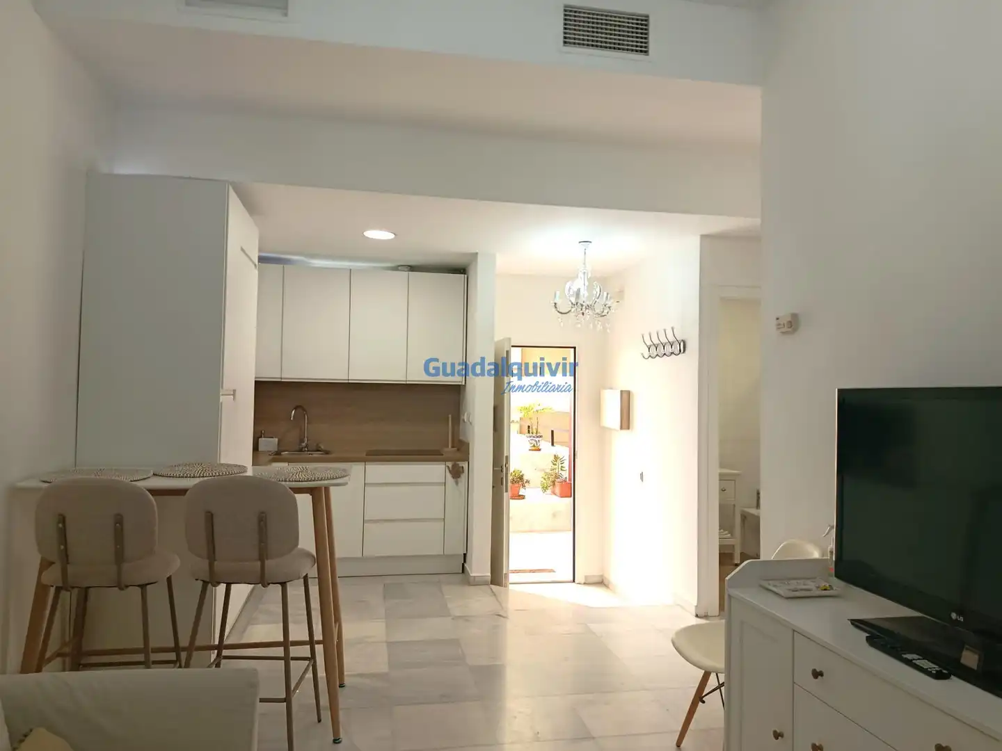 Cuina de Apartament de lloguer en Sevilla amb Aire condicionat i Moblat