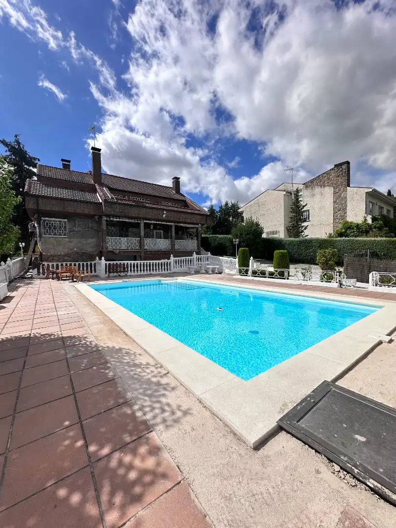Piscina de Casa o xalet en venda en Las Rozas de Madrid amb Aire condicionat, Calefacció i Jardí privat