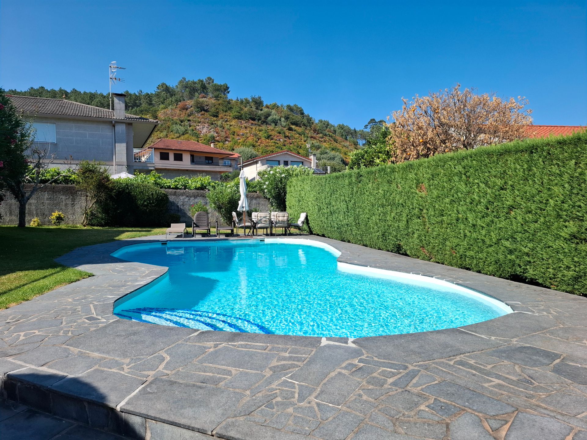 Piscina de Casa o xalet en venda en Tui amb Calefacció, Jardí privat i Terrassa