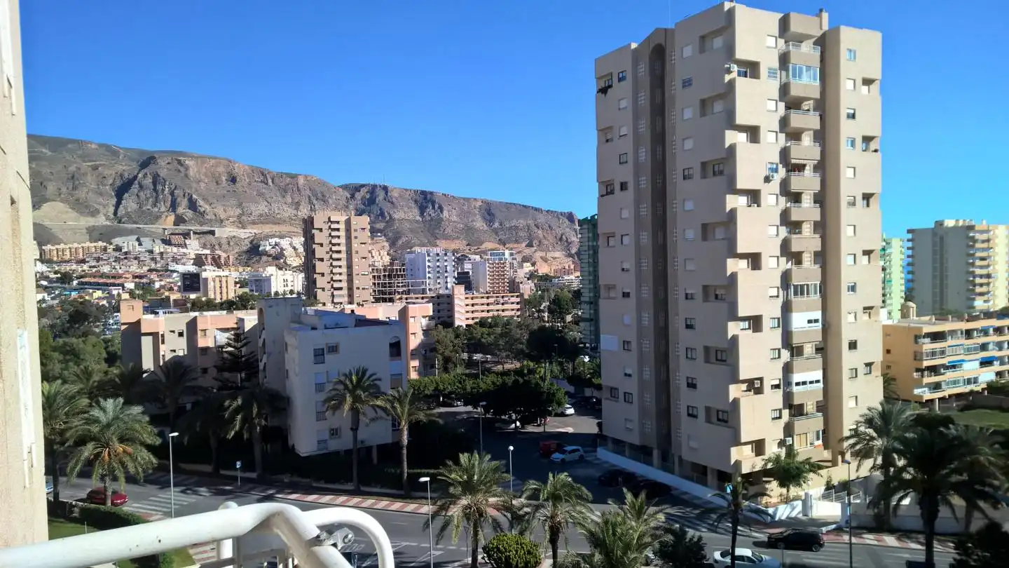 Vista exterior de Pis en venda en Roquetas de Mar amb Terrassa, Traster i Piscina comunitària