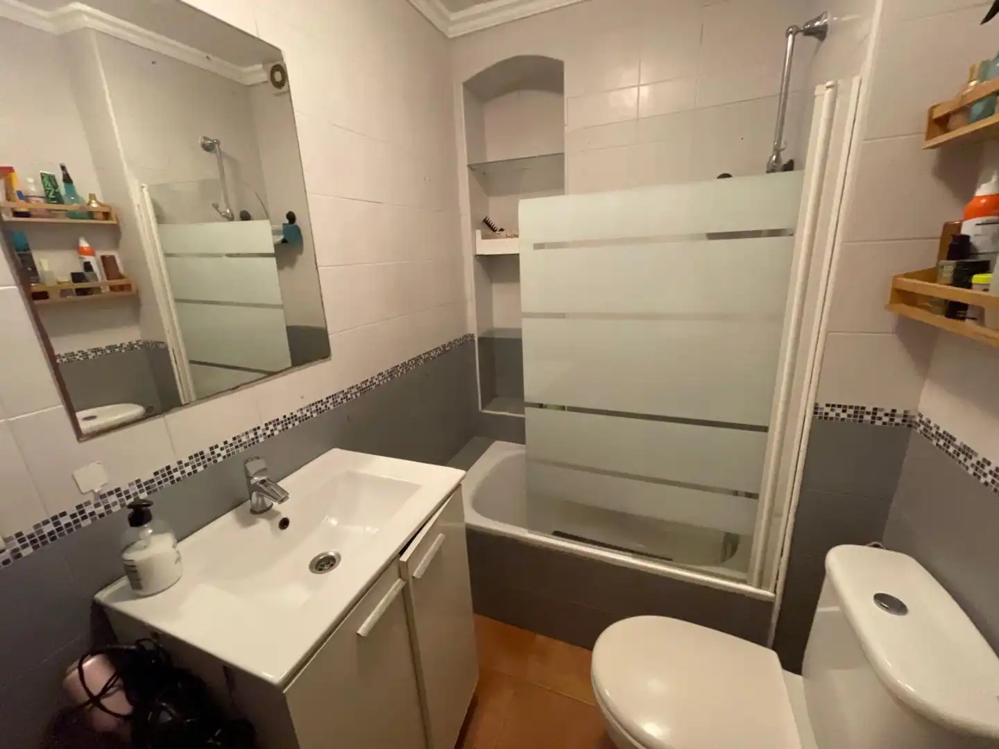 Bathroom of Flat for sale in Algeciras  with Terrace