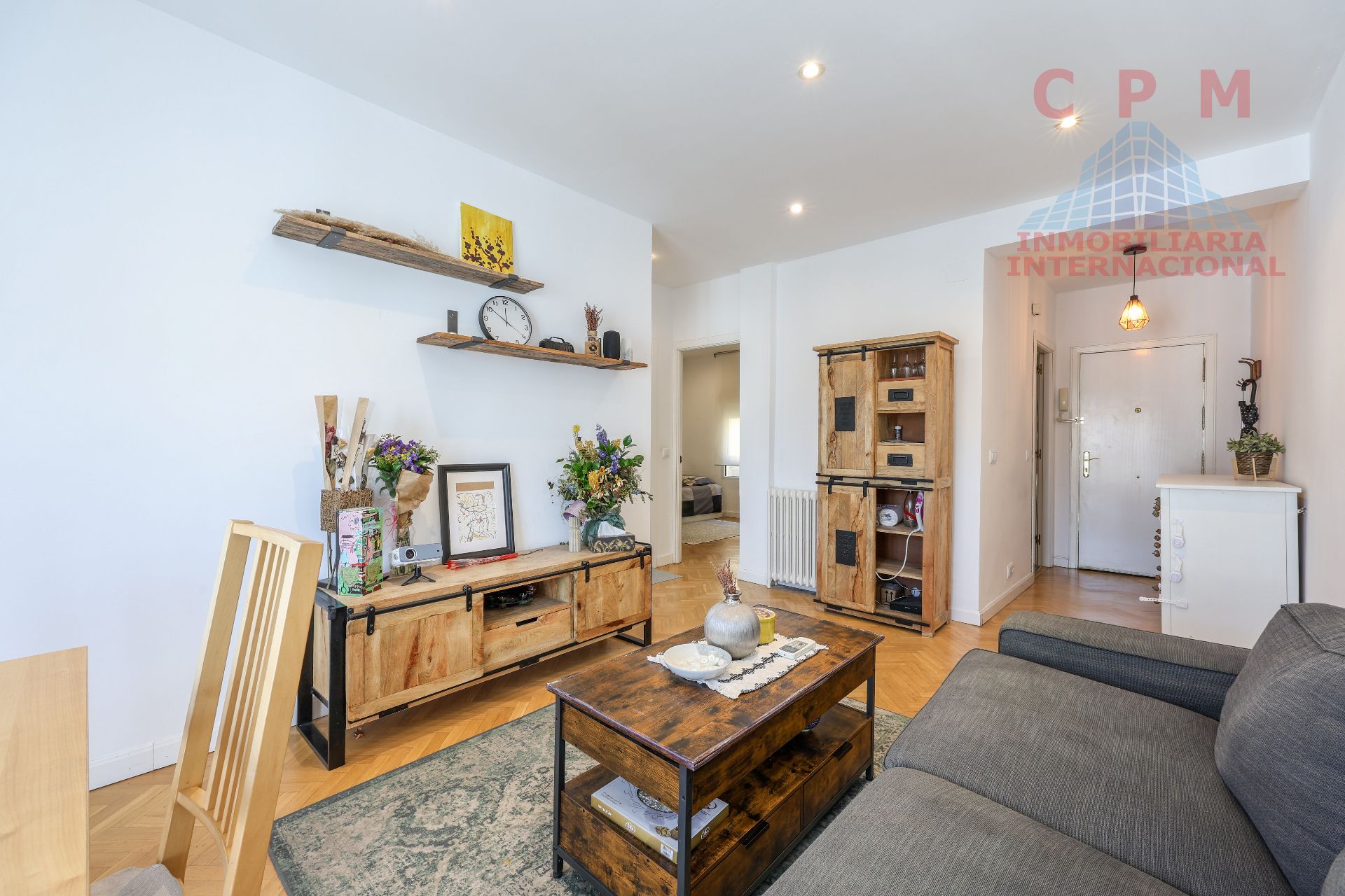 Living room of Flat to rent in  Madrid Capital  with Air Conditioner, Heating and Parquet flooring