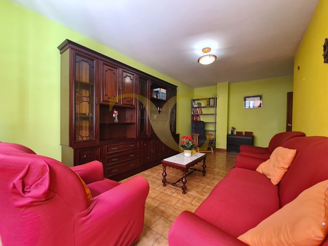 Sala d'estar de Pis en venda en Gijón  amb Calefacció, Terrassa i Moblat