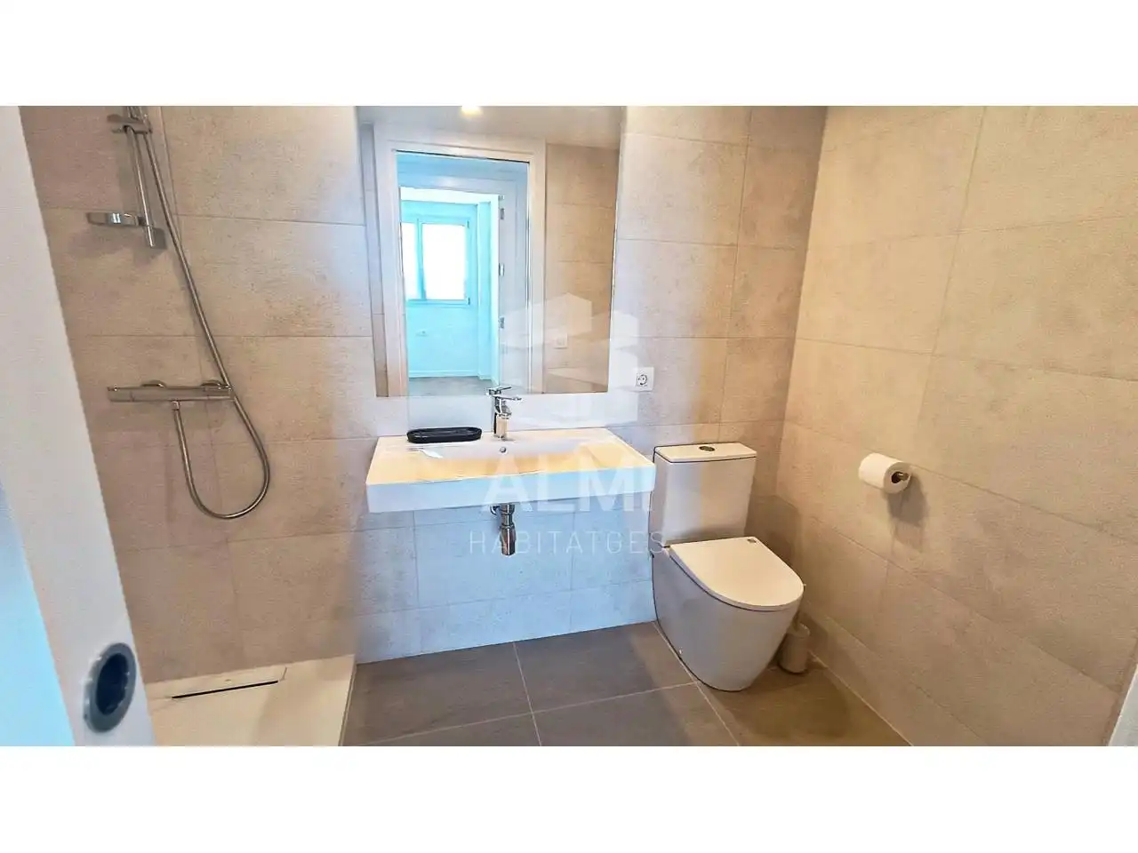 Bany de Apartament de lloguer en Barcelona amb Aire condicionat, Calefacció i Parquet