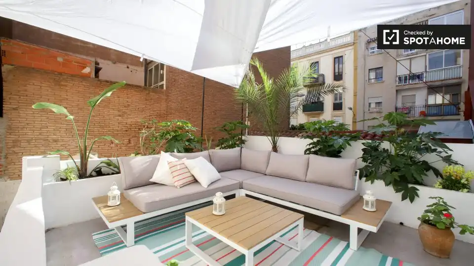 Piso con terraza en alquiler en Poblats Marítims