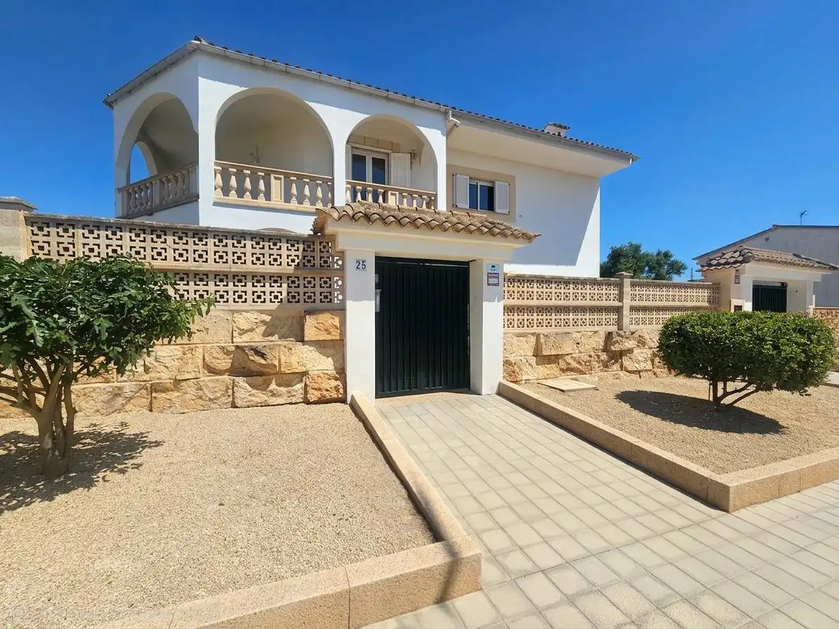 Vista exterior de Casa o chalet en venta en  Palma de Mallorca con Piscina comunitaria