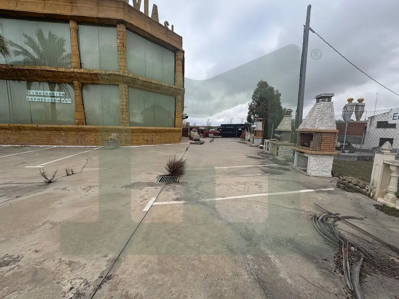 Parkplatz von Fabrikhallen zur Miete in Griñón