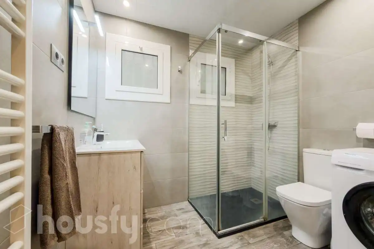 Baño de Planta baja en venta en Barcelona con Aire acondicionado, Calefacción y Amueblado