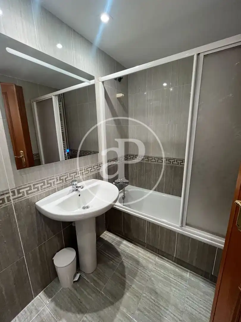 Baño de Piso de alquiler en Valencia con Aire acondicionado, Calefacción y Terraza