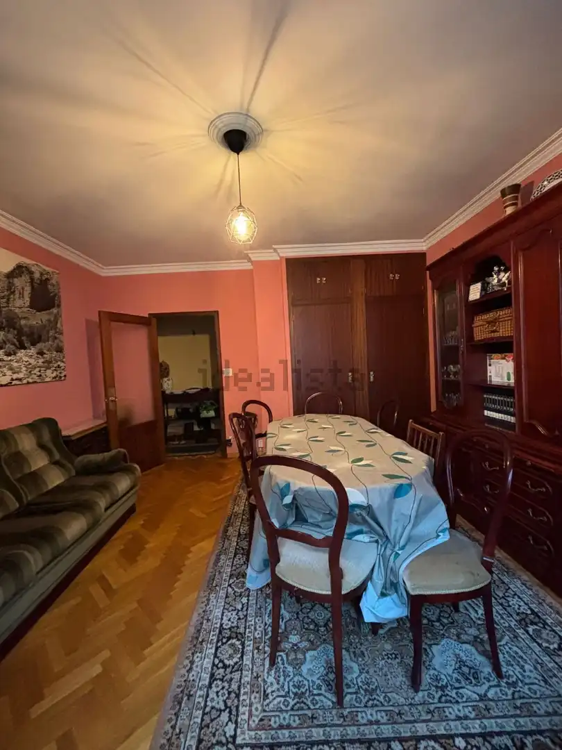 Comedor de Piso en venta en Ourense Capital  con Calefacción, Parquet y Trastero