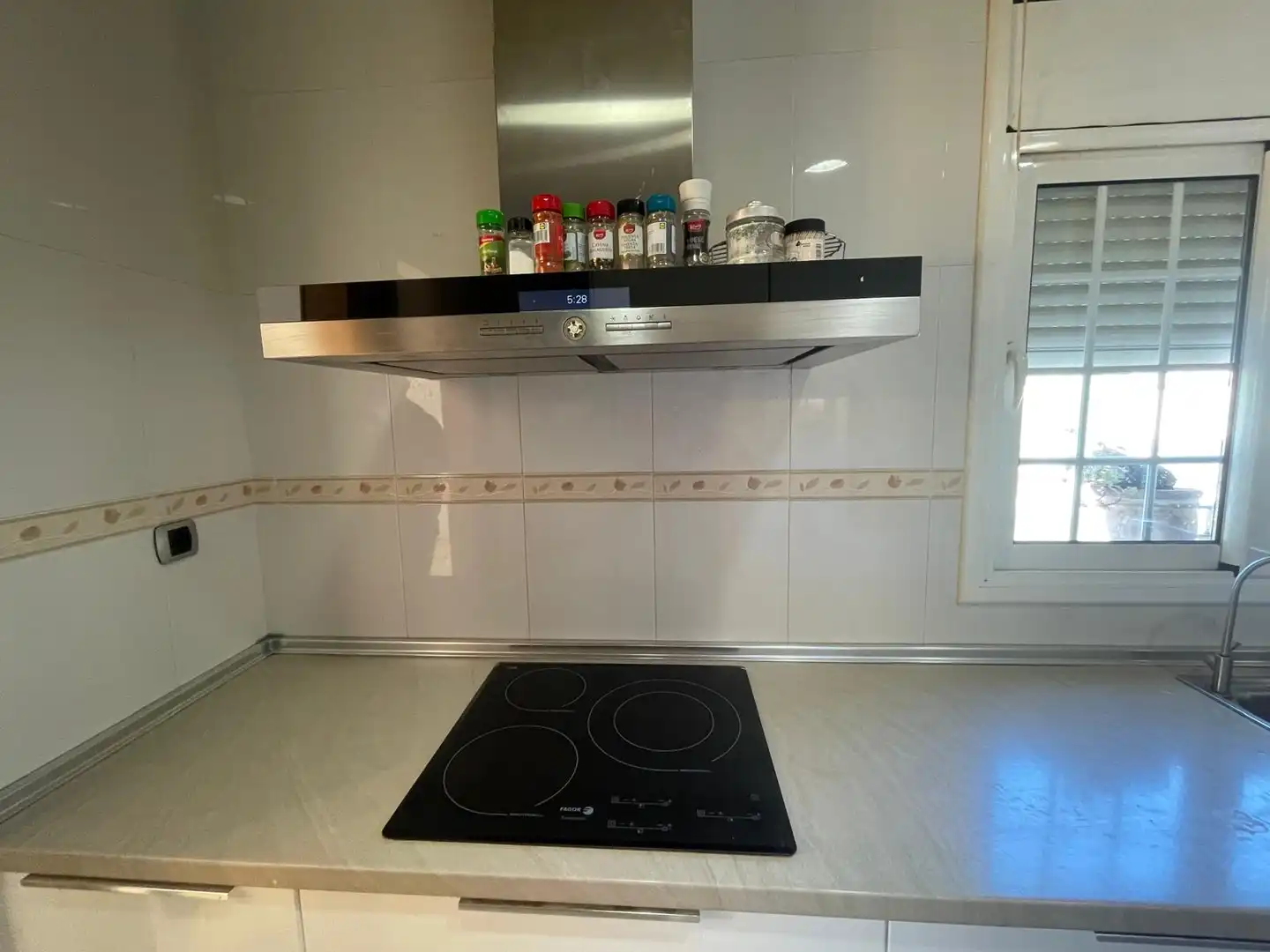 Cuina de Casa o xalet en venda en Aiguamúrcia amb Jardí privat, Terrassa i Traster