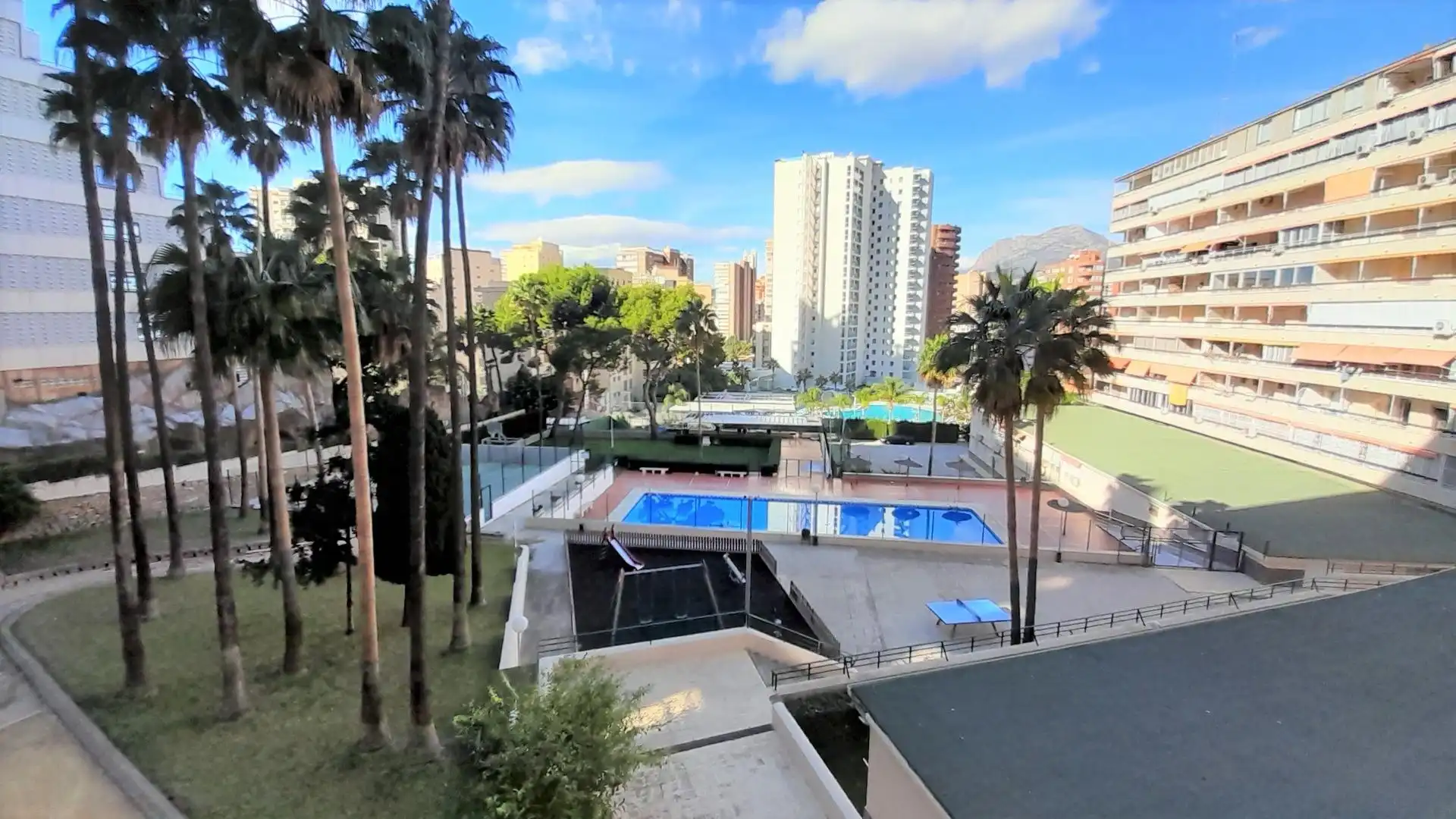 Vista exterior de Apartamento de alquiler en Benidorm con Aire acondicionado, Jardín privado y Amueblado