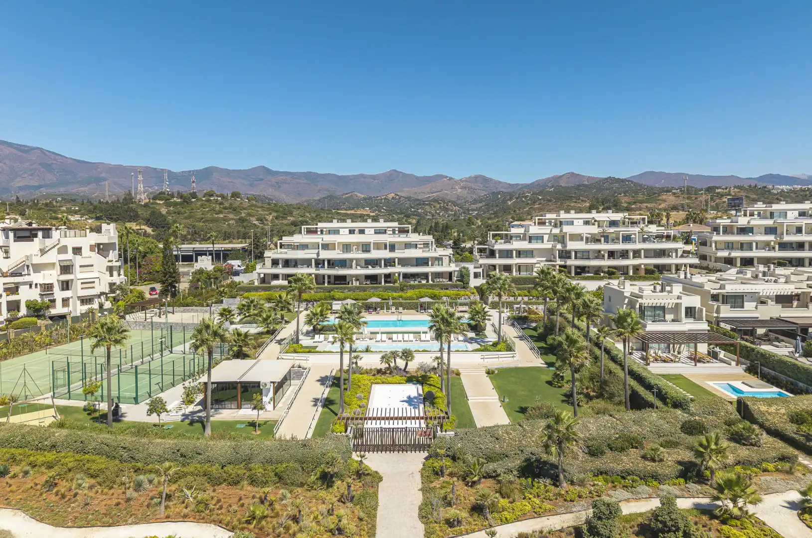 Vista exterior de Apartament en venda en Estepona amb Aire condicionat, Terrassa i Traster