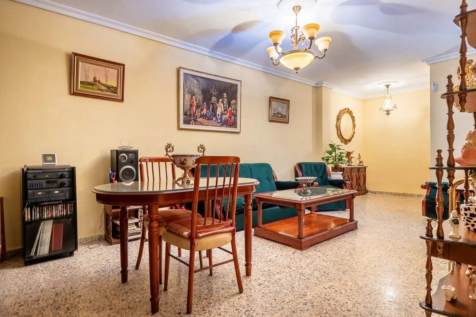 Comedor de Piso en venta en  Sevilla Capital con Trastero