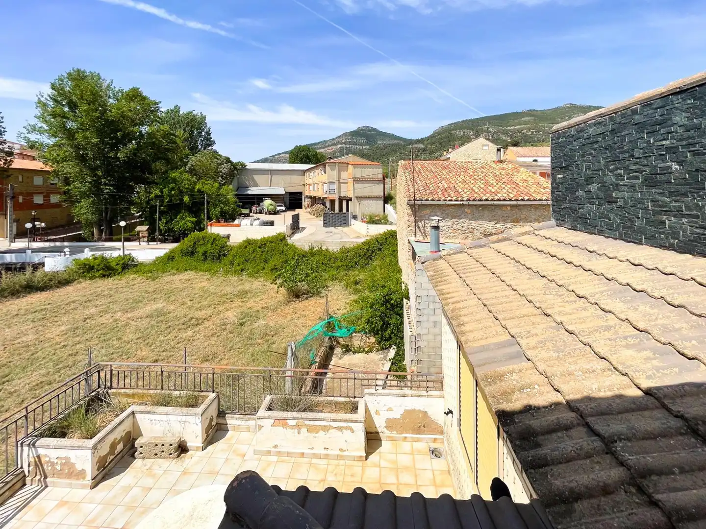 Vista exterior de Casa o xalet en venda en Chera amb Calefacció, Terrassa i Traster