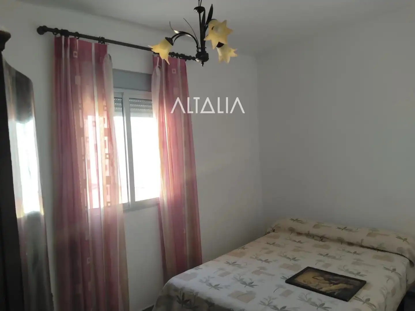 Habitación de Casa o chalet en venta en Huete con Trastero y Amueblado