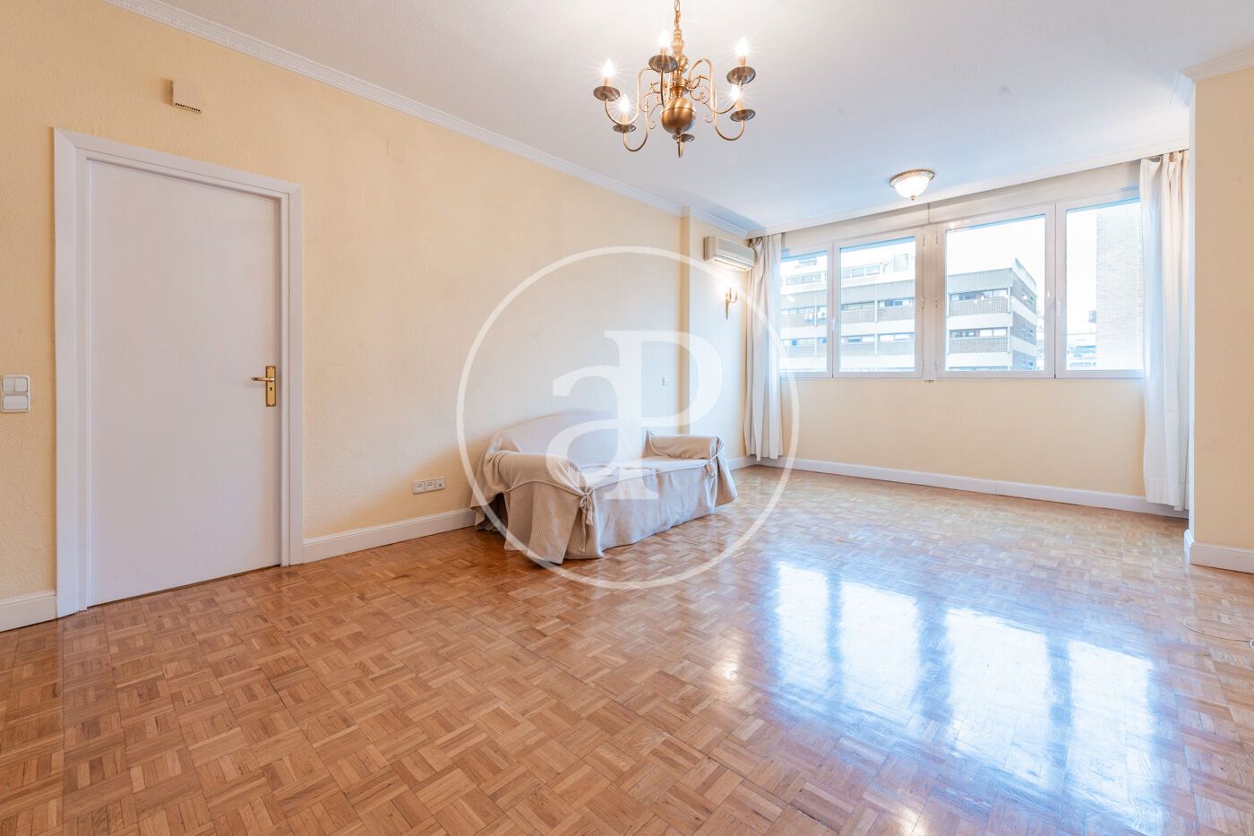 Vista exterior de Pis en venda en  Madrid Capital amb Aire condicionat, Calefacció i Jardí privat