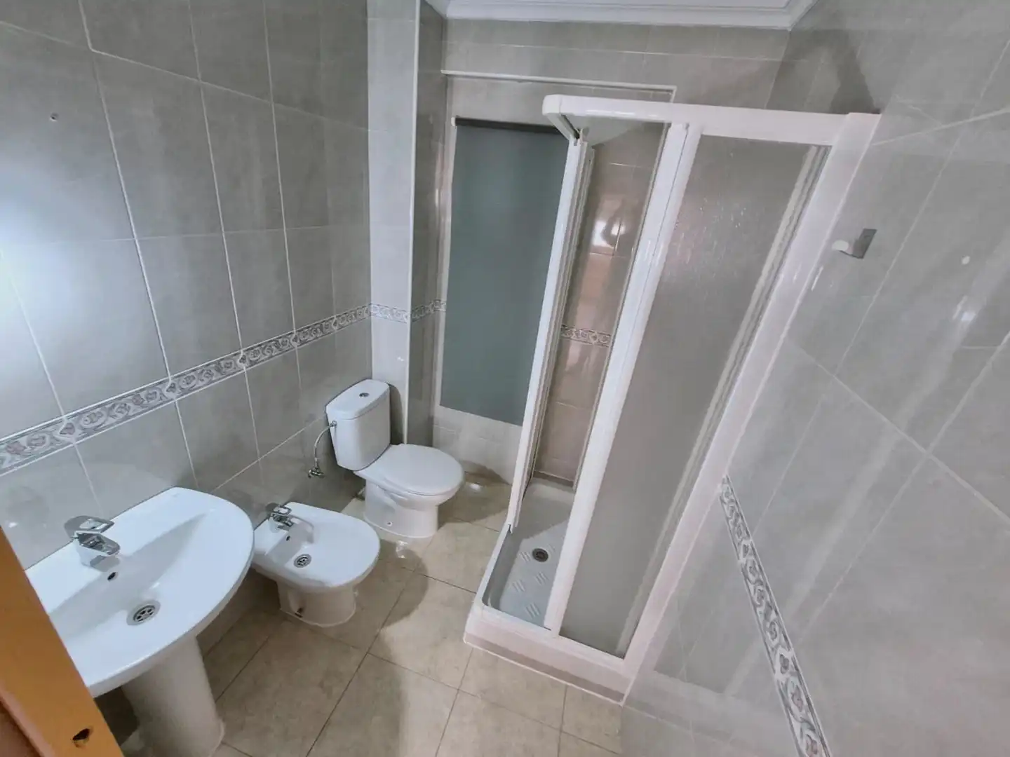 Bathroom of Flat for sale in Sevilla  with Terrace