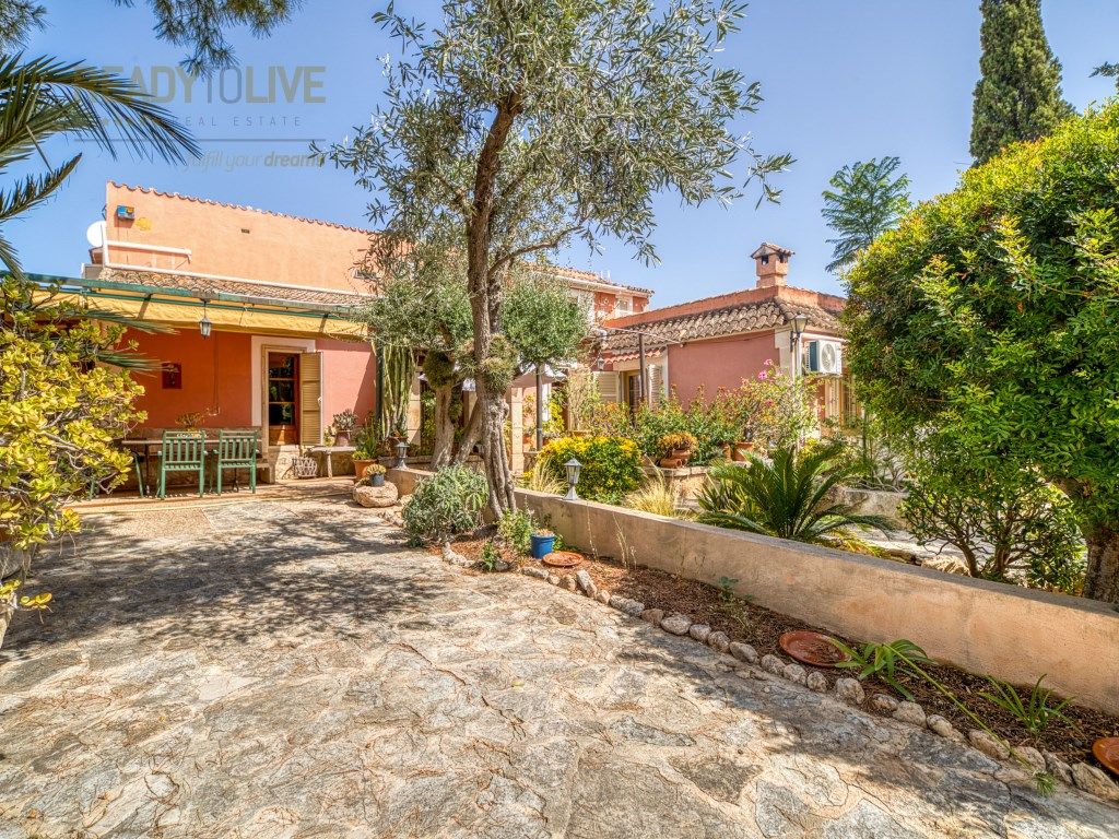 Vista exterior de Casa o xalet en venda en Marratxí amb Aire condicionat, Jardí privat i Terrassa