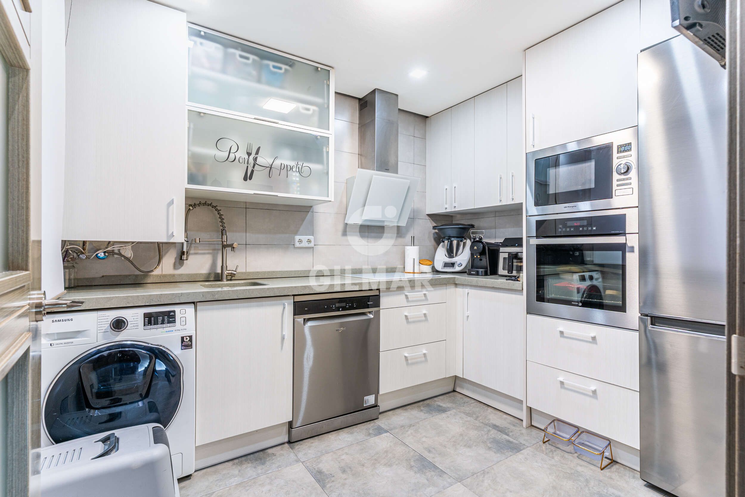 Kitchen of Flat for sale in  Madrid Capital  with Heating