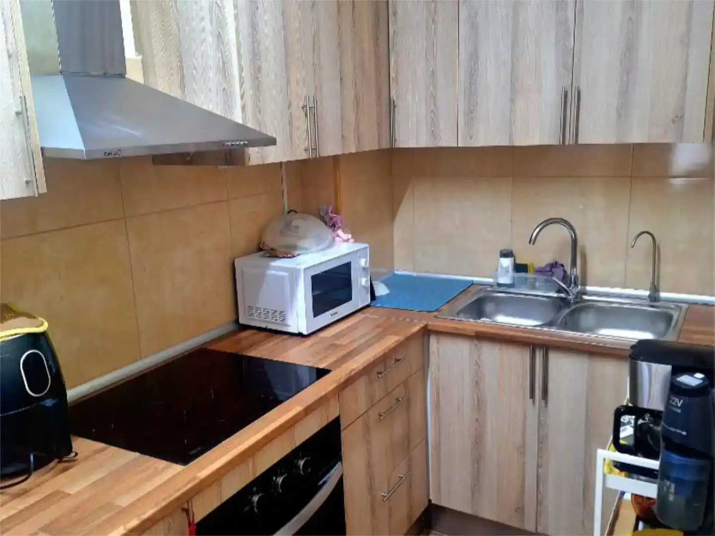 Kitchen of Flat for share in Cornellà de Llobregat  with Air Conditioner, Furnished and Balcony