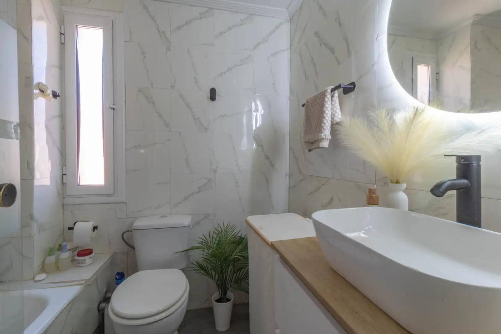 Badezimmer von Maisonette zum Verkauf in Sant Adrià de Besòs mit Klimaanlage, Heizung und Ofen