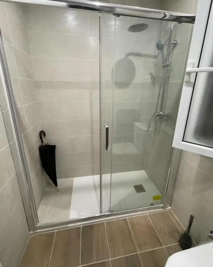 Bathroom of Flat for share in Badalona  with Heating and Washing machine