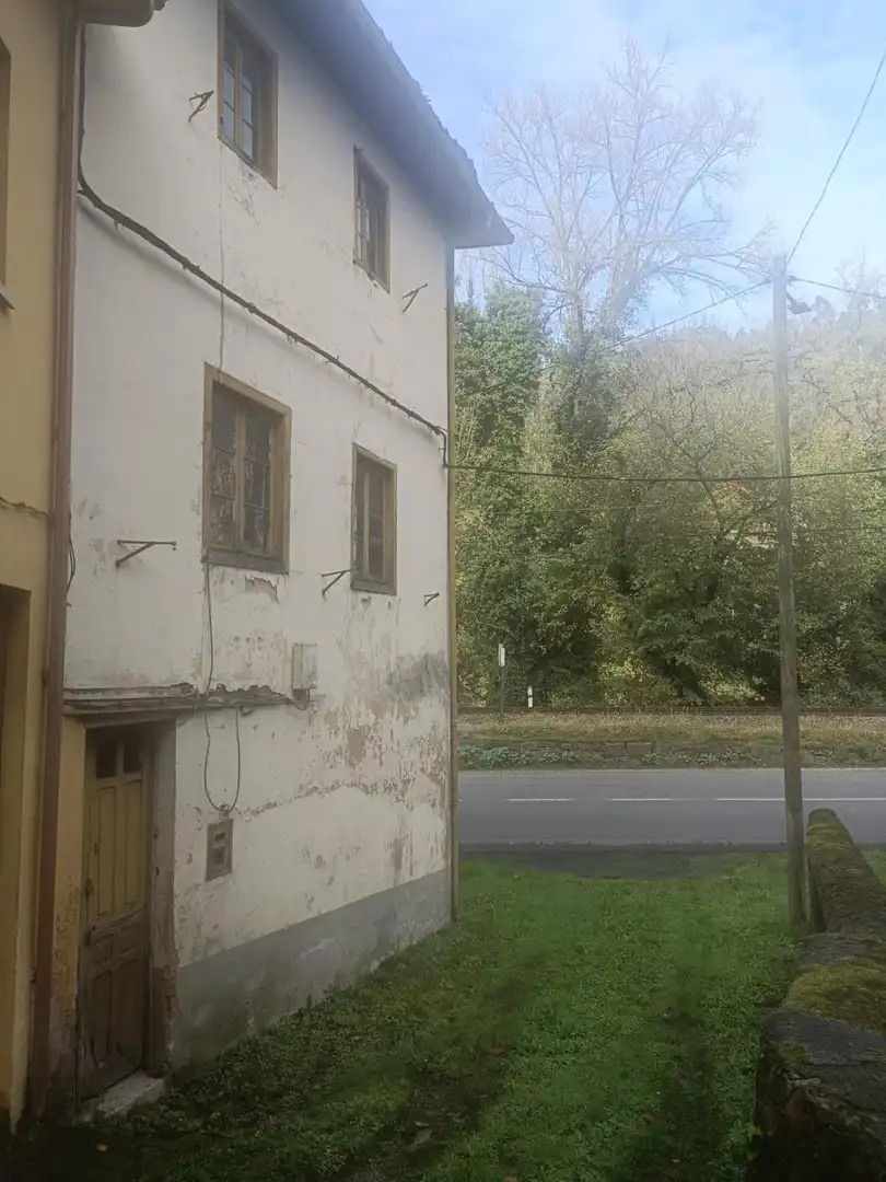 Außenansicht von Einfamilien-Reihenhaus zum Verkauf in Grado mit Abstellraum