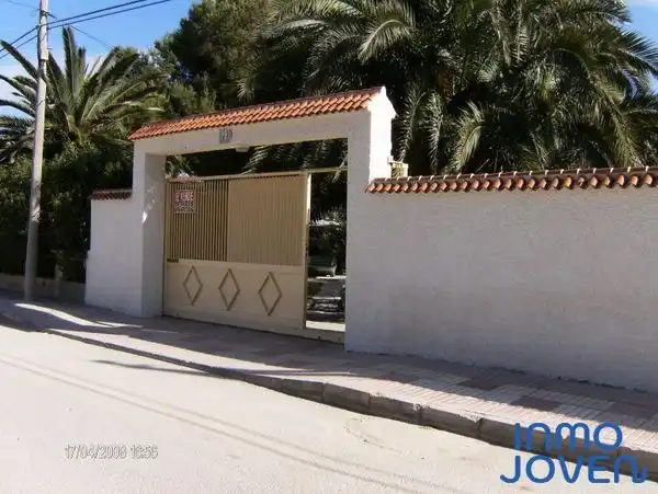 Vista exterior de Casa o xalet en venda en El Campello amb Aire condicionat, Jardí privat i Terrassa