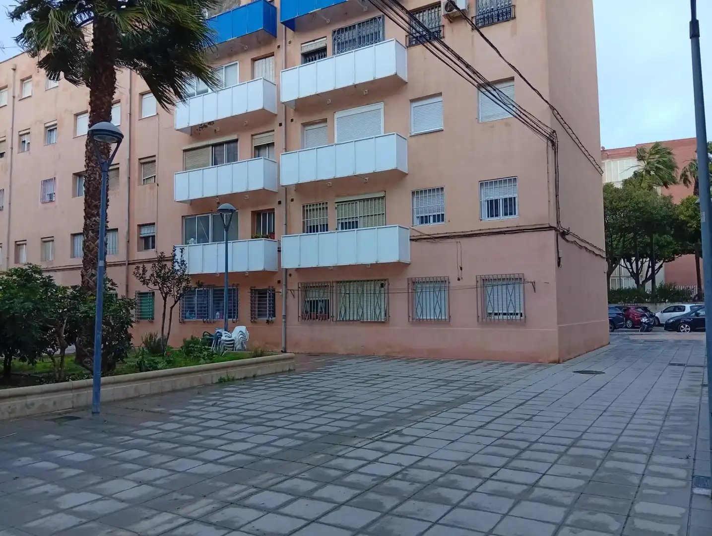 Außenansicht von Wohnung zum Verkauf in Almería mit Terrasse und Balkon