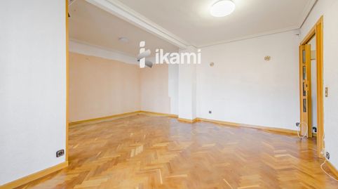 Foto 2 de Piso en venta en Media Legua, Madrid Capital