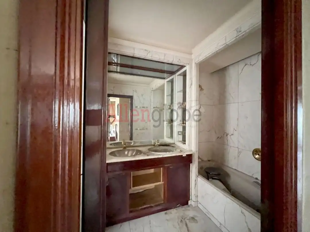 Bathroom of Flat for sale in Oviedo   with Heating, Terrace and Balcony