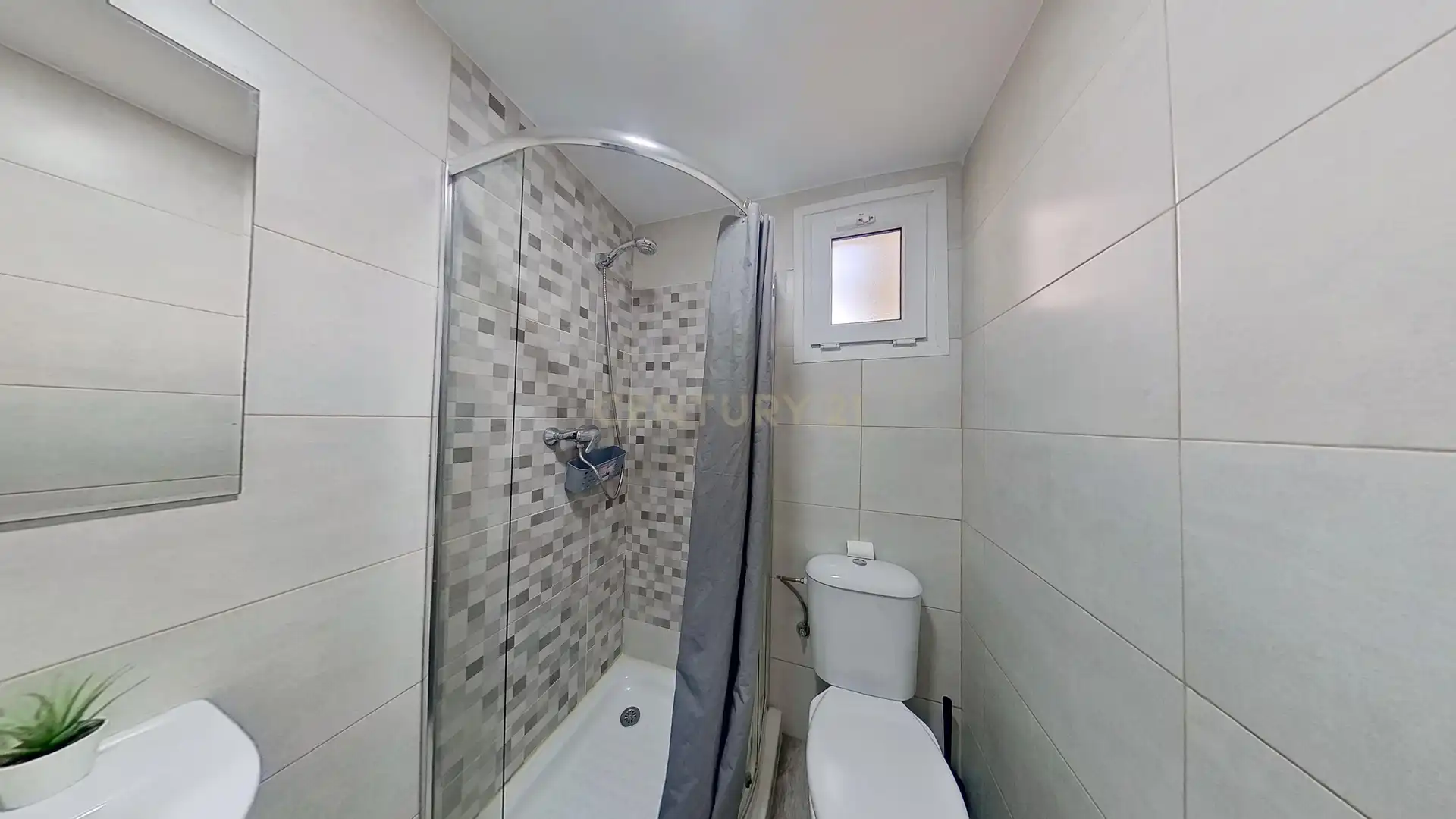 Baño de Piso en venta en Benalmádena con Aire acondicionado, Trastero y Horno