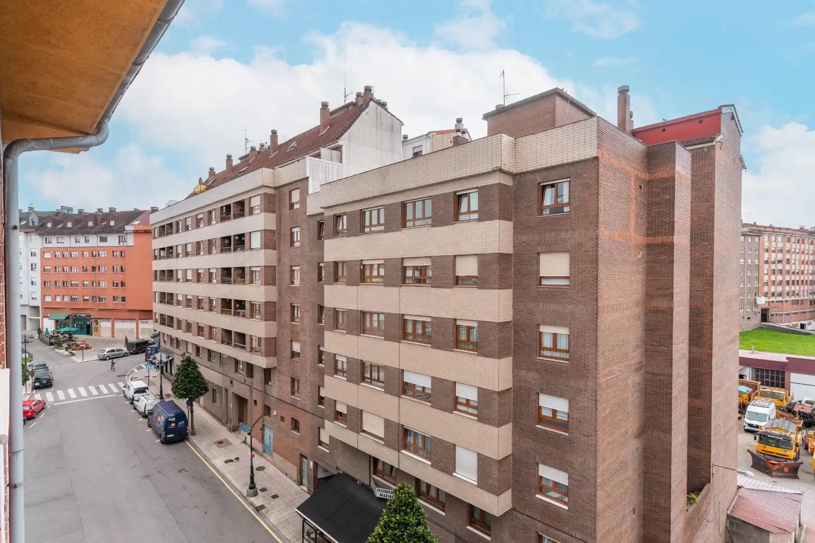 Vista exterior de Pis en venda en Oviedo  amb Calefacció i Moblat