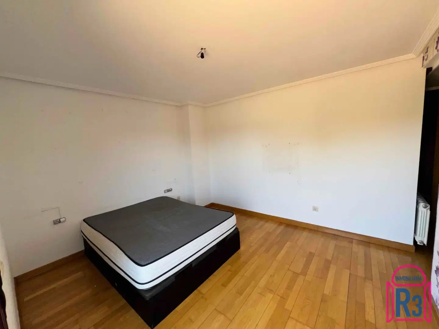 Habitación de Dúplex en venta en Valverde de la Virgen con Calefacción, Terraza y Trastero