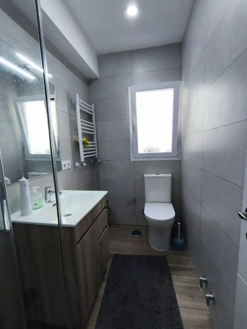 Baño de Piso para compartir en Madrid con Calefacción, Amueblado y Horno