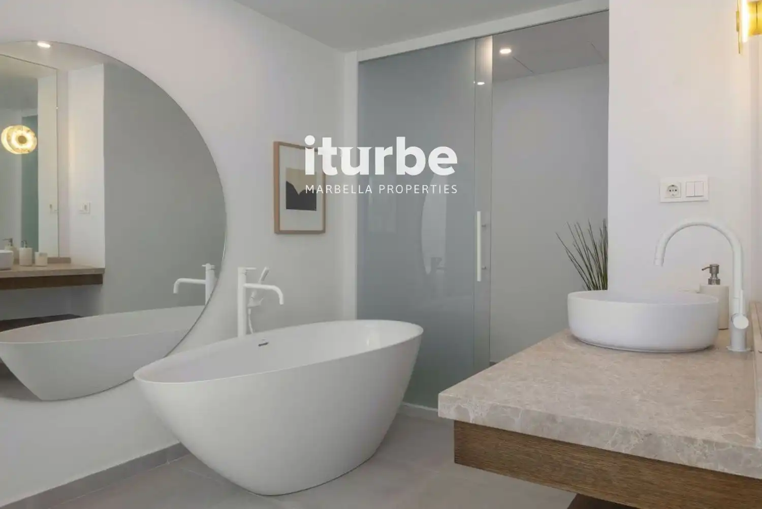 Baño de Casa adosada de alquiler en Marbella con Aire acondicionado, Terraza y Piscina