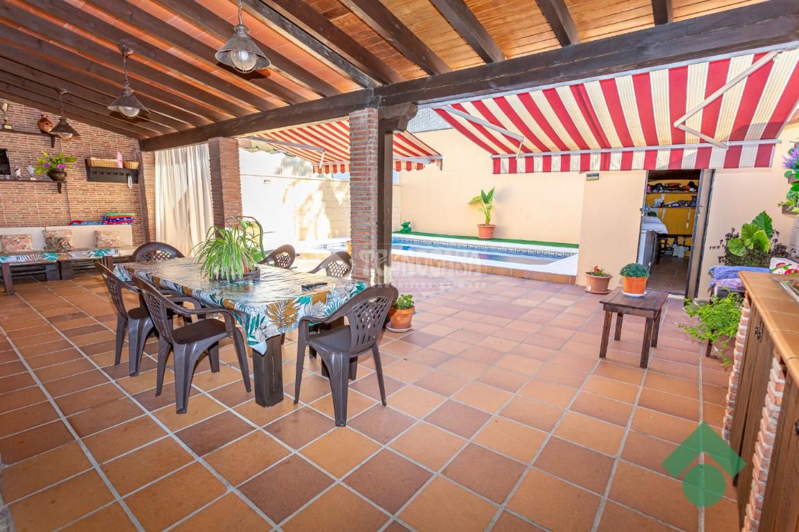 Jardí de Casa adosada en venda en Algeciras amb Aire condicionat i Terrassa