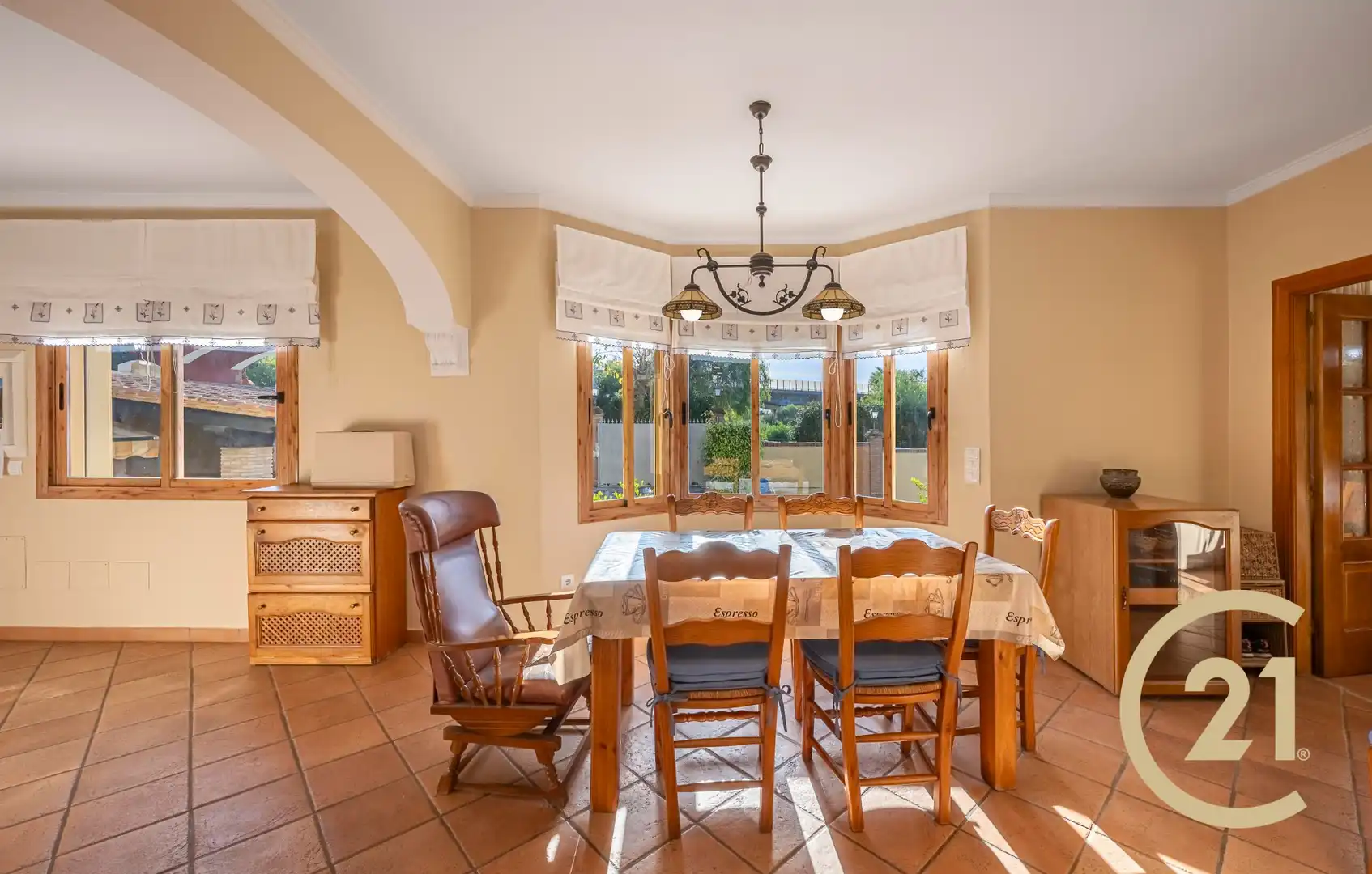 Comedor de Casa adosada en venta en Benahavís con Aire acondicionado, Jardín privado y Terraza