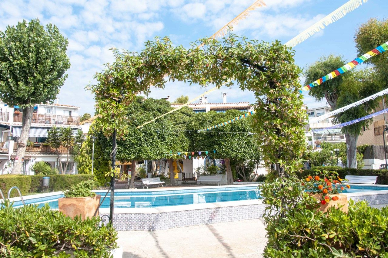 Piscina de Apartament de lloguer en Castelldefels amb Moblat, Forn i Rentadora